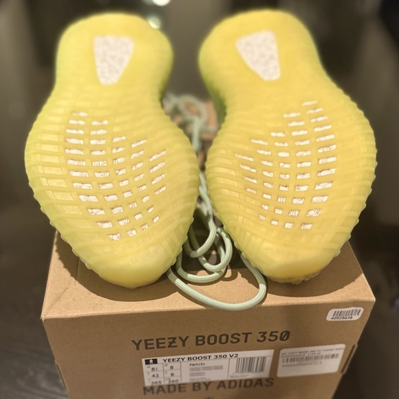 YEEZY BOOST 350 V2 - Picture 10 of 16